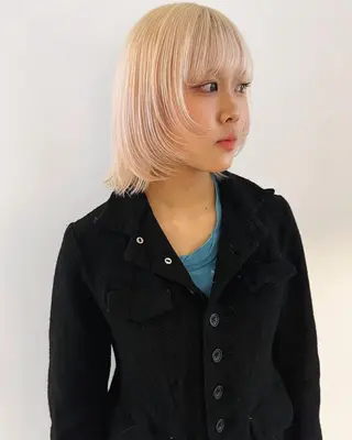 ショート カラー RAIMA ハイトーン/ベージュのヘアスタイル