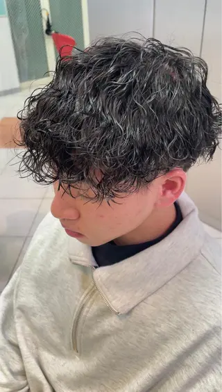 パーマ メンズ 前田圭哉／ストレート ／艶髪／艶カラーのヘアスタイル