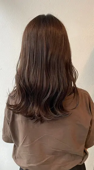 セミロング カラー 平良 那生のヘアスタイル