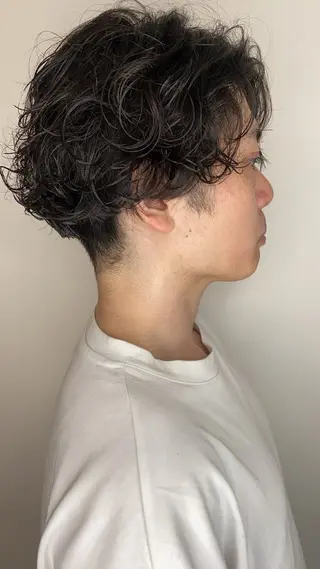 ミディアム Avalon所属・Hiroshi ヒロシのヘアスタイル