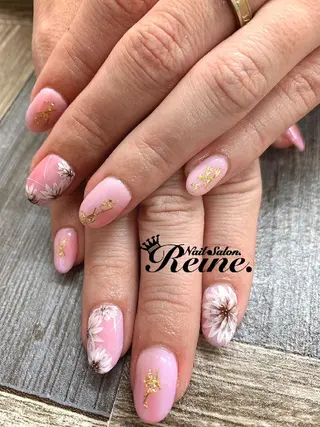 ネイル Nailsalon Reine所属・玉栄 伶奈のネイルデザイン