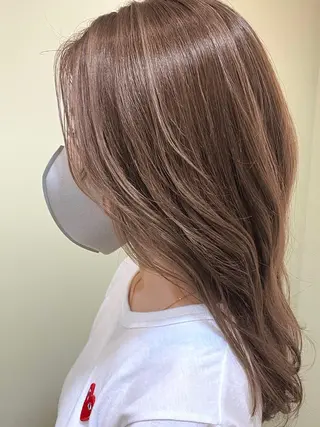 ミディアム カラー ANNA ／艶髪／ハイトーンのヘアスタイル