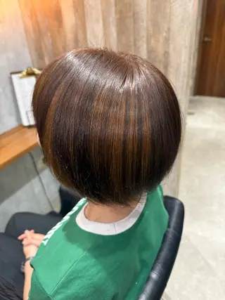 ショート ヒナ子🦋 ブリーチカラーのヘアスタイル