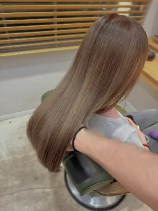 ロング カラー 透明感カラーハイライ トモデル募集大浦偉央のヘアスタイル
