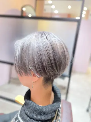 ショート カラー 山本 純平のヘアスタイル
