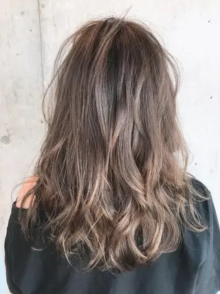ミディアム カラー ヘアアレンジ マツエク・マツパ NUU所属・滝島 真帆のヘアスタイル