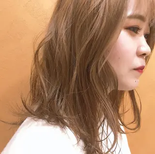 セミロング カラー 山口 明日花のヘアスタイル