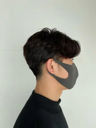 パーマ メンズ 超透明感カラー🦋韓 国羽エクステ🪽🫧のヘアスタイル