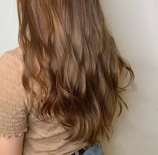 ロング カラー 小森 衣純のヘアスタイル