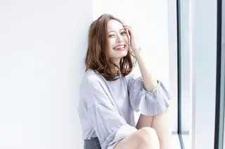 ミディアム カラー 佐藤 愛美のヘアスタイル