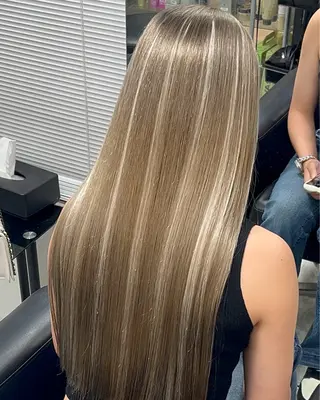 ロング カラー Pas de plan所属・パドゥプロン あんずのヘアスタイル