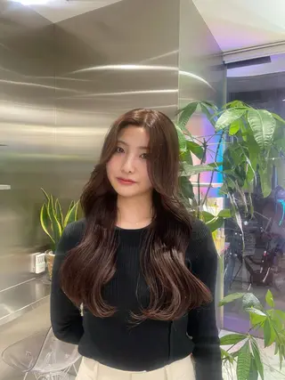 ロング クルミ/ 💕ワンホンネイルのネイルデザイン