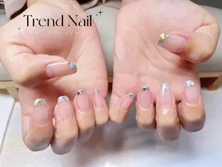 ミディアム トレンド ネイル スタジオのネイルデザイン