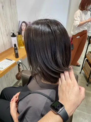 ミディアム 細沼 葵のヘアスタイル