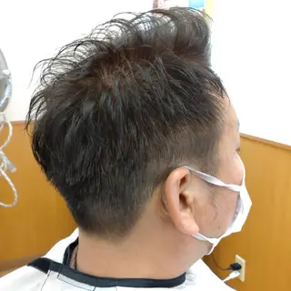 ショート パーマ カラー メンズ 仮屋 敬介のヘアスタイル