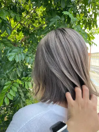 セミロング ブリーチ毛矯正.髪質 改善.髪にドラマをのヘアスタイル