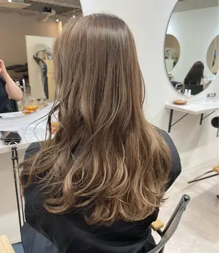 ロング KAORU オリーブカラーのヘアスタイル