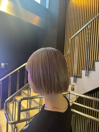 ショート カラー ハイトーンカラー 坂本 翼のヘアスタイル