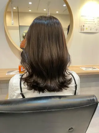 ミディアム カラー akane .のヘアスタイル