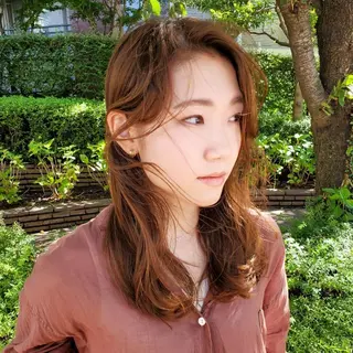 セミロング カラー フリーランス所属・韓国ヘア レイヤー くびれヘアMATSUのヘアスタイル