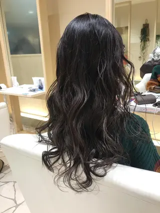 ロング カラー CYAN.矢場町店所属・三代 ゆりあのヘアスタイル
