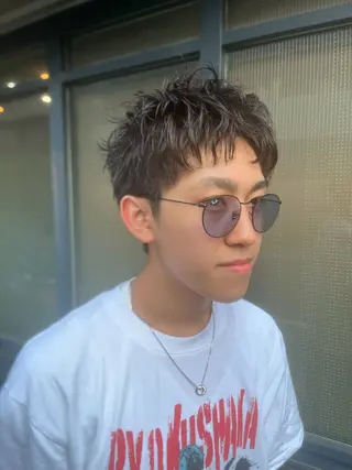 パーマ メンズ Aube Hair McQueen所属・クリハラ シュウのヘアスタイル