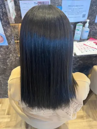 セミロング 岡村 真子のヘアスタイル