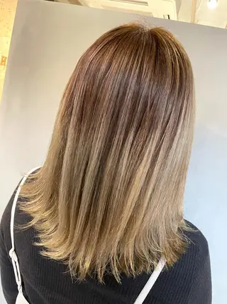 ミディアム カラー ハイライトが 得意なニキです😊のヘアスタイル