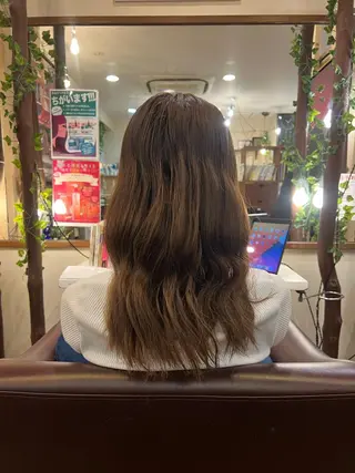 ロング 五感鷹匠駿府町支店所属・石野 しおりのヘアスタイル