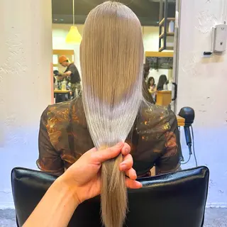 セミロング カラー GO TODAY SHAiRE SALON 原宿本店所属・河内康太/ハイトーン ダブルカラー/艶髪のヘアスタイル