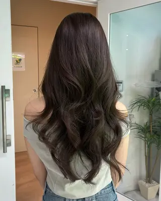 ロング 大人っぽベージュ🤍 レイヤーRikutoのヘアスタイル