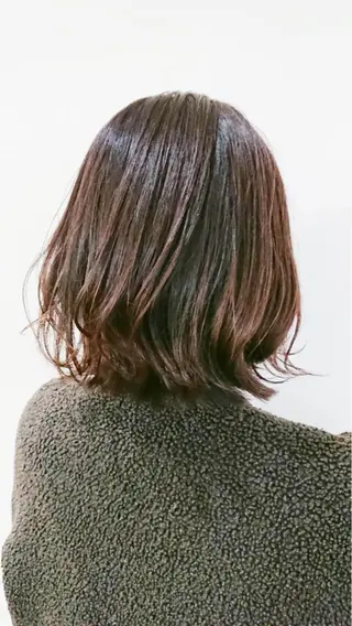 ミディアム カラー 佐藤 美紅のヘアスタイル