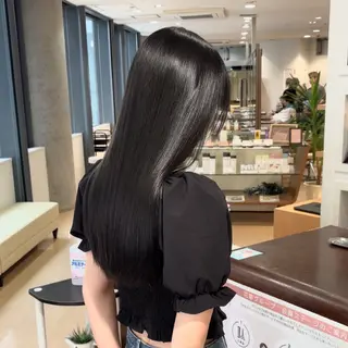 セミロング aura所属・波巻きパーマ✨️ ケアブリーチカラーのヘアスタイル