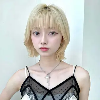 カラー monaヘアアレンジ /ハイトーンのヘアスタイル