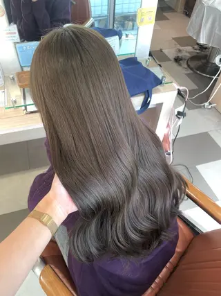 ロング カラー 青沼夏未/オリーブ/ 寒色カラーのヘアスタイル