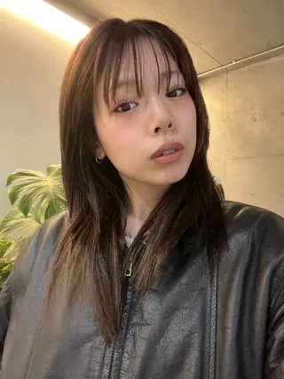 ミディアム レイヤーカット\ウル フ　chinatsuのヘアスタイル