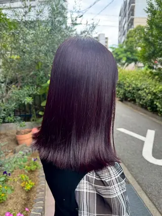 カラー ミヤモト イオリのヘアスタイル