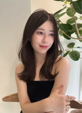 ロング レイヤー透明感カラー AIKAのヘアスタイル