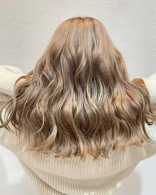 ロング enn.bleach by t.a.g所属・碇山 楓己のヘアスタイル