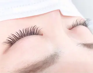 マツエク・マツパ laera 佐藤のヘアスタイル