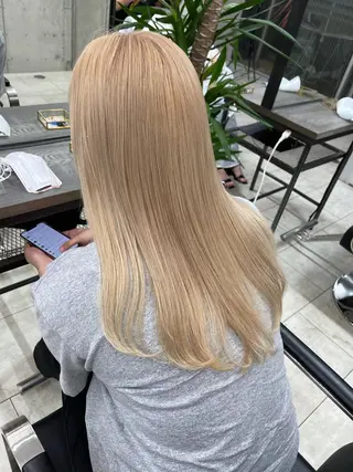 ロング カラー Kvell&Co.所属・ハイトーン カラーのヘアスタイル