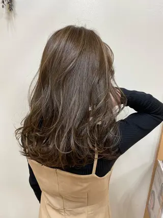 ミディアム 山本 香織のヘアスタイル