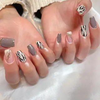 セミロング 金子 彩海のネイルデザイン