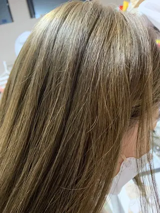 カラー 礒谷 夏帆のヘアスタイル