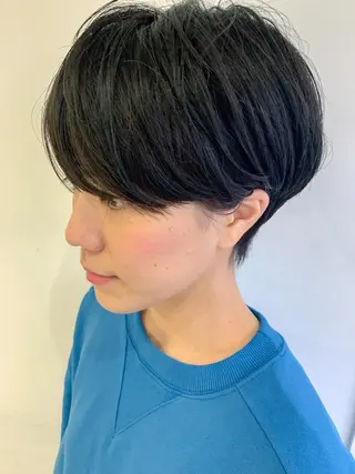 ショート nuu所属・💜ショート💜 ウルフ、ボブ二色亜美のヘアスタイル