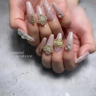 ネイル GRANDE OSU Anna 🧸💛のネイルデザイン