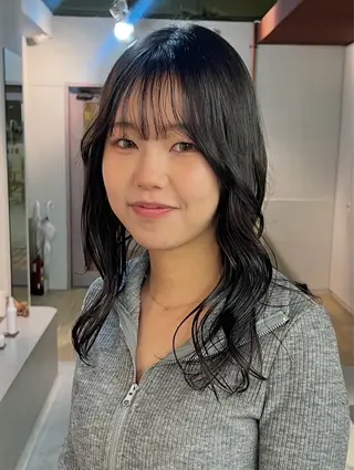 セミロング koe'（コエ）所属・【koé/コエ】 オカダメメのヘアスタイル