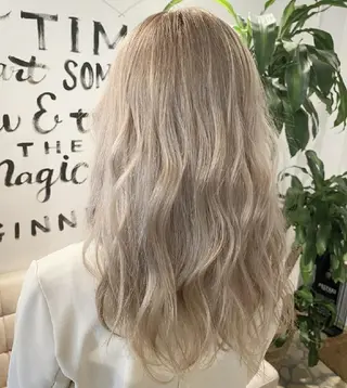 ロング カラー Luana 矢場町のヘアスタイル