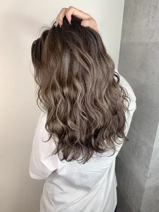 セミロング カラー _WHITE＋ 南海難波店のヘアスタイル