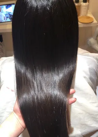 ロング 関 彩花のヘアスタイル